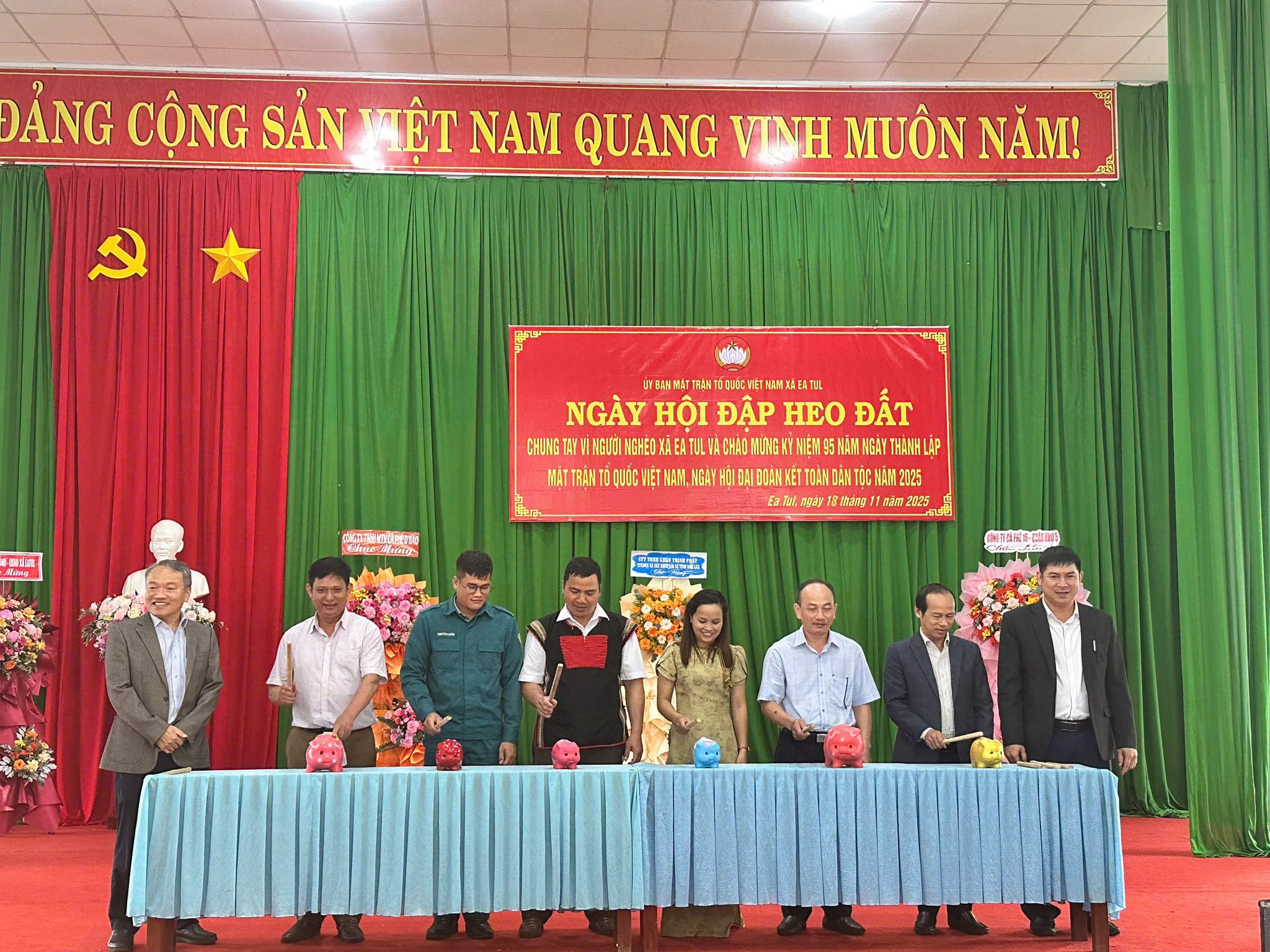 ỦY BAN MTTQ VIỆT NAM XÃ EA TUL TỔ CHỨC NGÀY HỘI ĐẬP HEO ĐẤT GÂY QUỸ VÌ NGƯỜI NGHÈO NĂM 2025